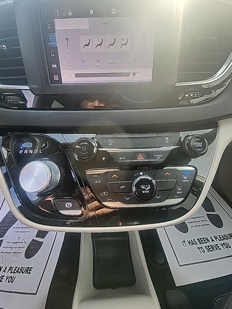 2022 Chrysler Voyager LX