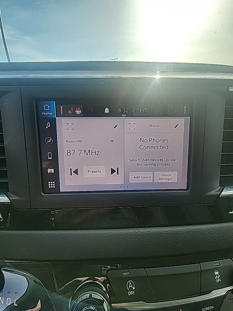 2022 Chrysler Voyager LX