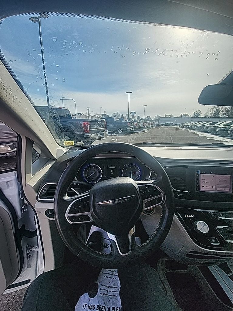 2022 Chrysler Voyager LX