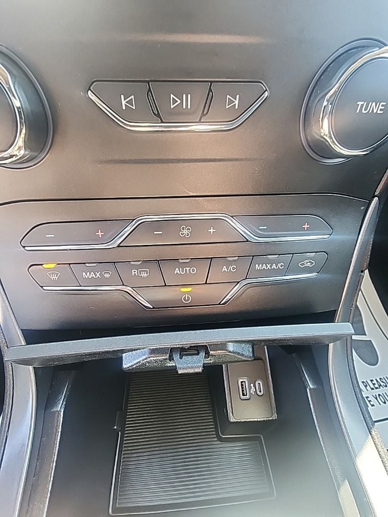 2020 Ford Edge SE