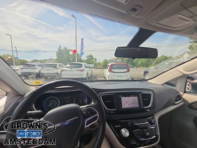 2022 Chrysler Voyager LX