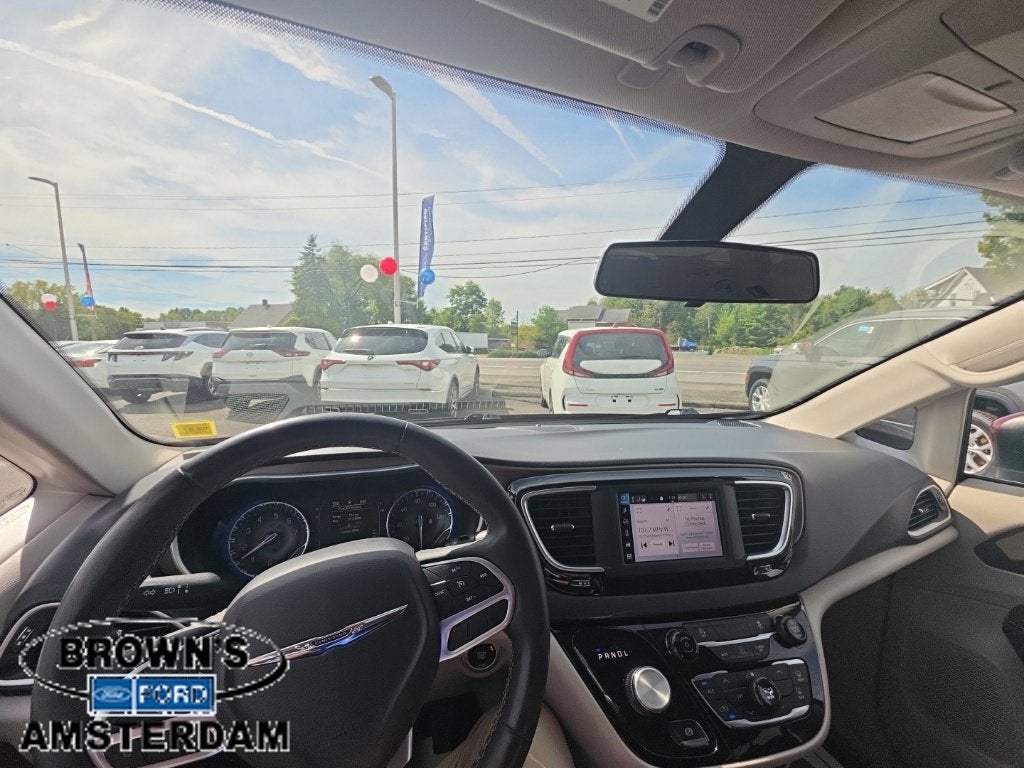 2022 Chrysler Voyager LX