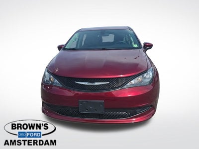 2022 Chrysler Voyager LX