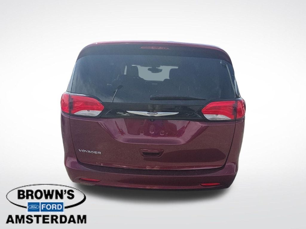 2022 Chrysler Voyager LX