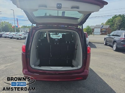 2022 Chrysler Voyager LX
